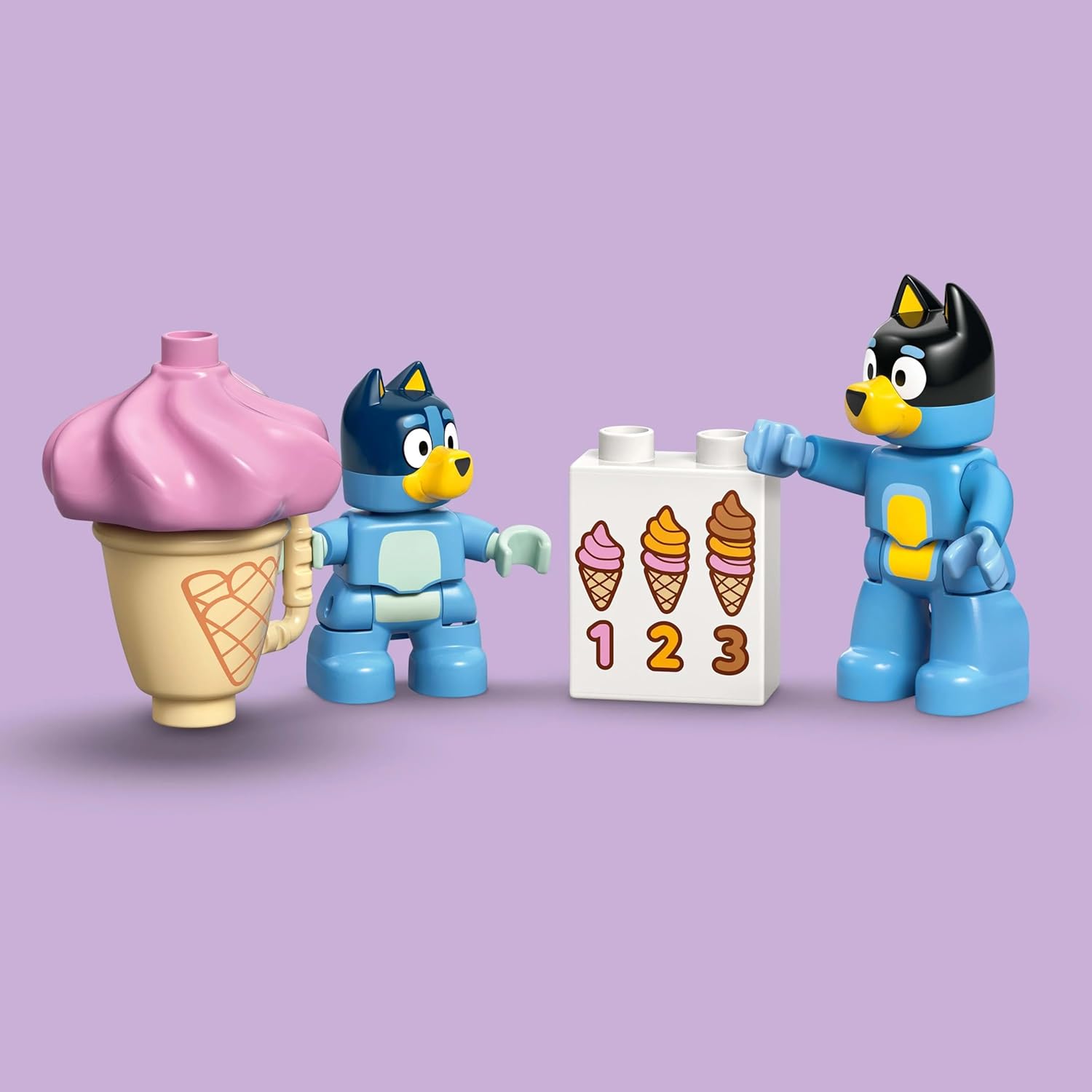 LEGO DUPLO Bluey: Visita alla Gelateria di Bluey - Gioco Educativo per Motricità Fine con Macchina Giocattolo, Stand dei Gelati e 2 Figure tra cui Bandit - Regalo per Bambine e Bambini 2+ Anni - 10458