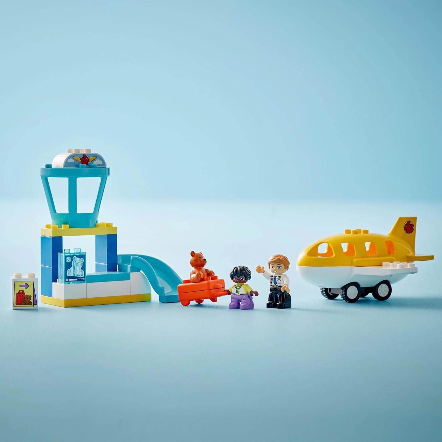 LEGO DUPLO La Prima Volta in Aeroporto - Gioco Educativo per la Motricità Fine con Aereo Giocattolo, 2 Figure e un Orsacchiotto - Regalo di Compleanno per Bambini e Bambine da 2 Anni in su - 10443