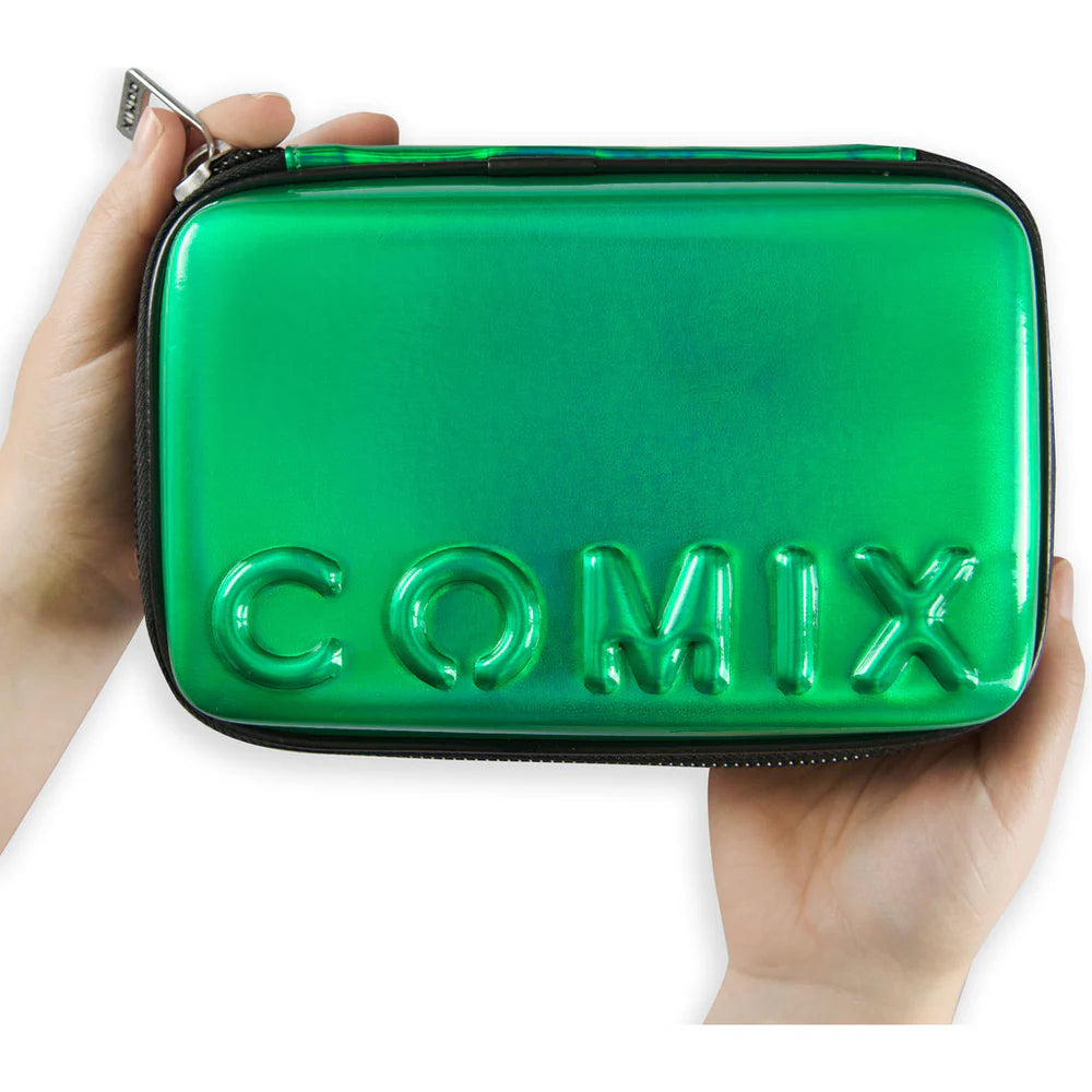 Astuccio COMIX Maxi Zip Cover Rigida con Maxi Logo in Rilievo, 21 x 14,5h x 6,5 cm – Colori Assortiti