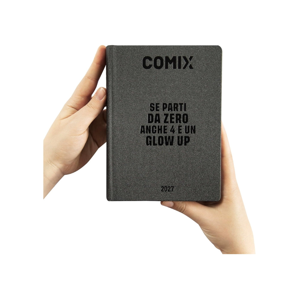 COMIX - Agenda 2027 Giornaliera 16 Mesi, Diario per Scuole Medie e Superiori, con Copertina Rigida
