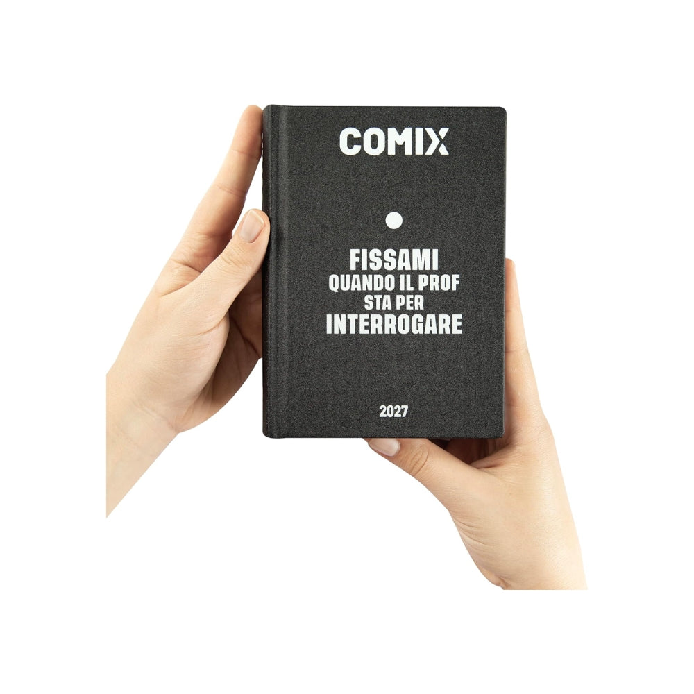 COMIX Agenda 2027 Giornaliera 16 Mesi Mini – Diario Scolastico con Copertina Rigida