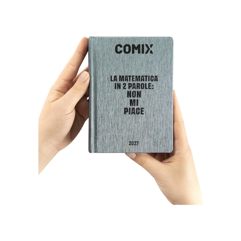 COMIX Agenda 2027 Giornaliera 16 Mesi Mini – Diario Scolastico con Copertina Rigida