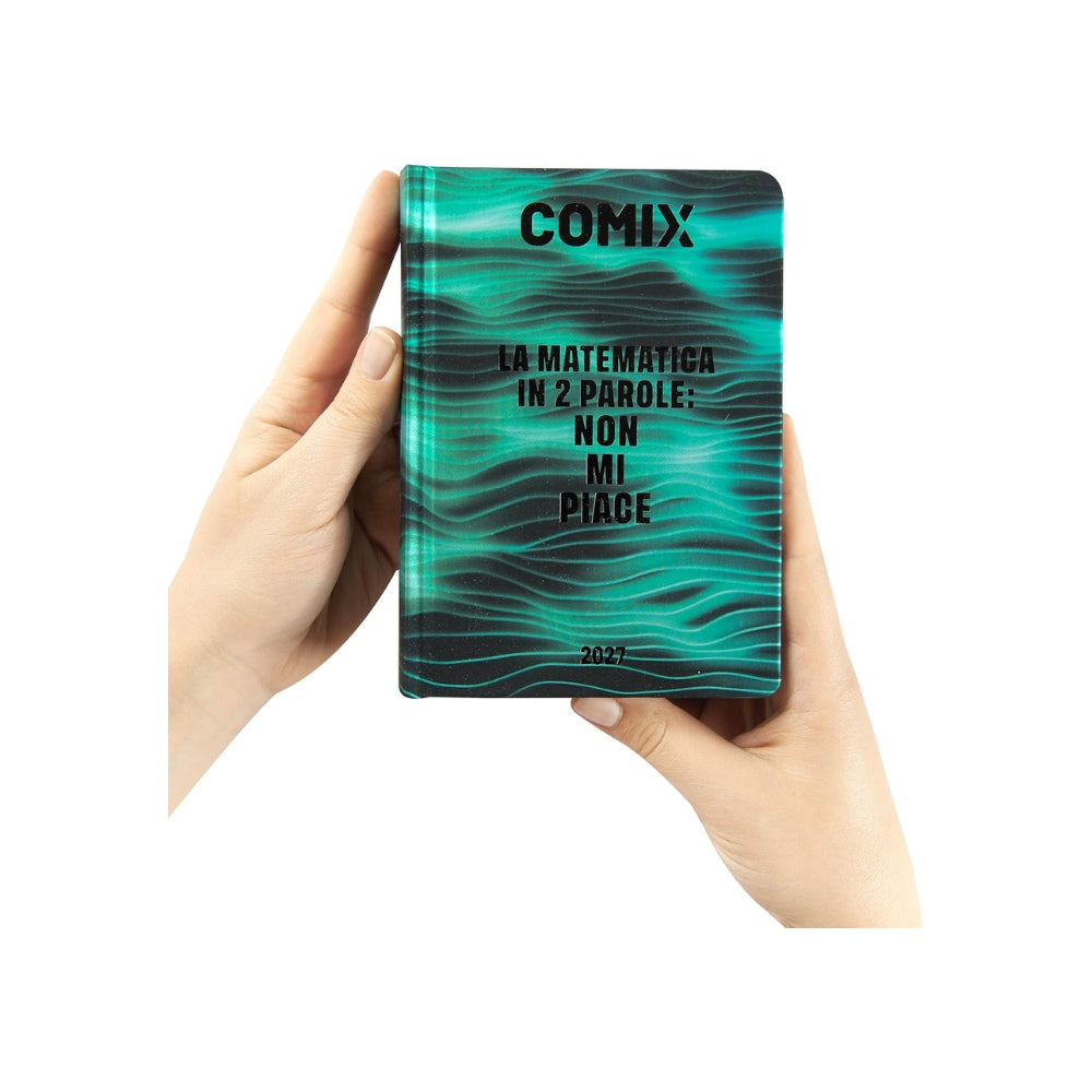 COMIX Agenda 2027 Giornaliera 16 Mesi Mini – Diario Scolastico con Copertina Rigida