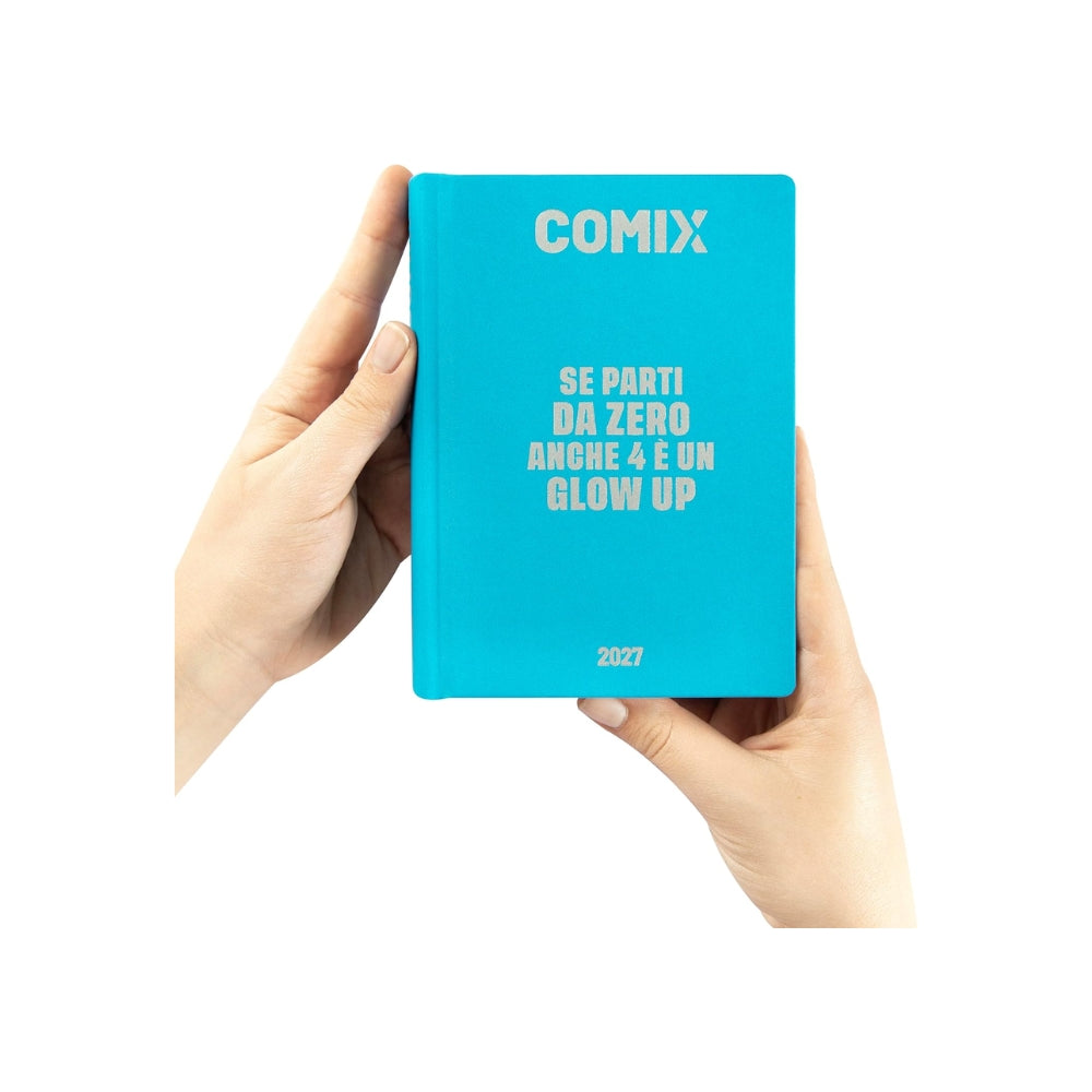 COMIX Agenda 2027 Giornaliera 16 Mesi Mini – Diario Scolastico con Copertina Rigida