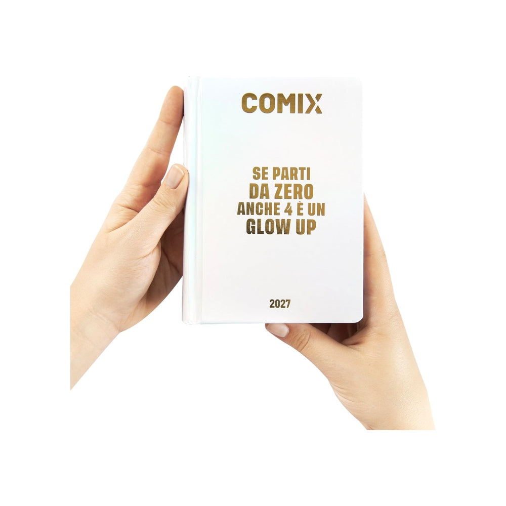 COMIX Agenda 2027 Giornaliera 16 Mesi Mini – Diario Scolastico con Copertina Rigida