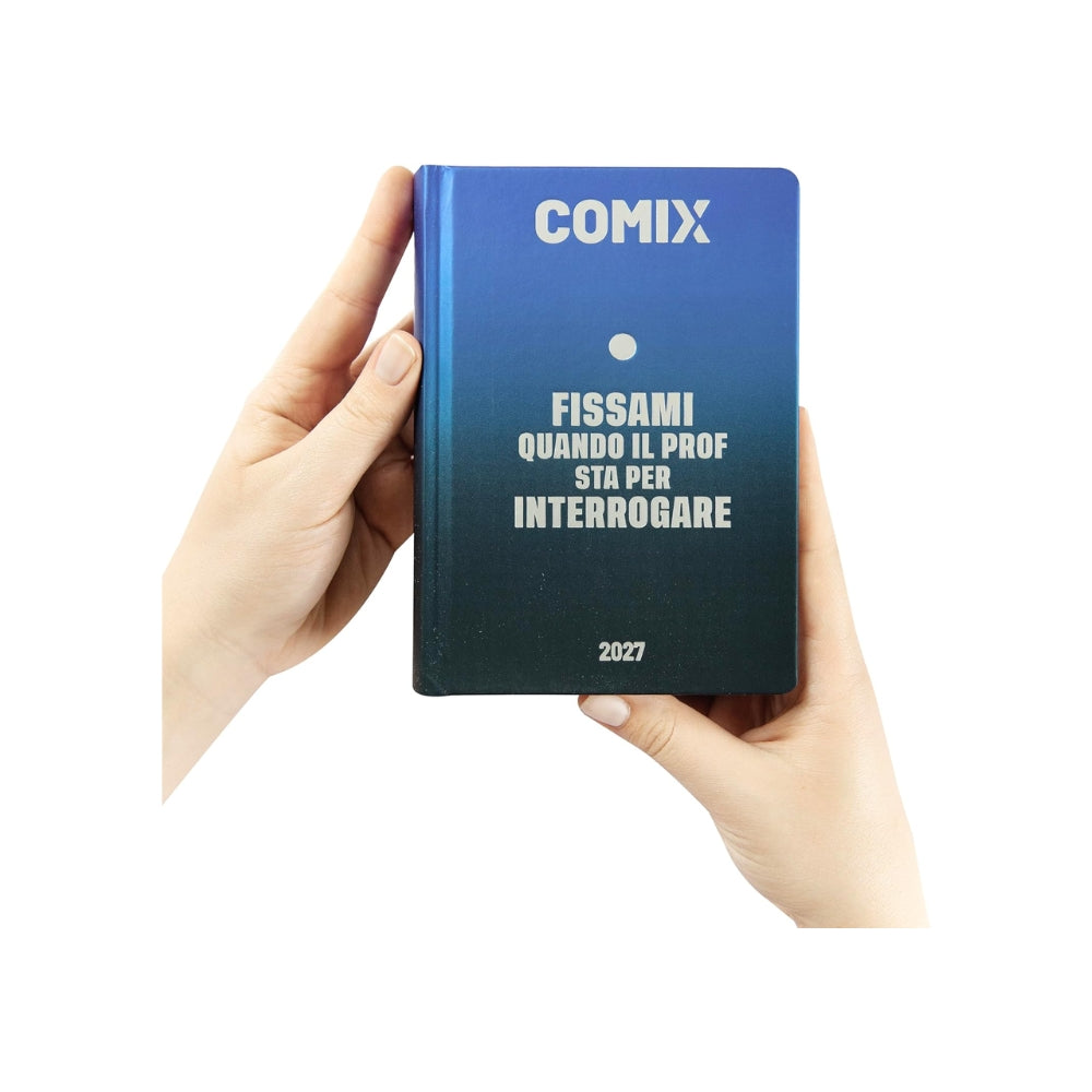 COMIX Agenda 2027 Giornaliera 16 Mesi Mini – Diario Scolastico con Copertina Rigida