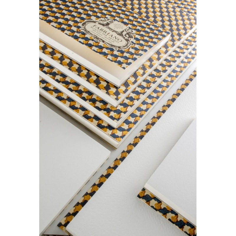 Blocco Fabriano Per Artisti Grana Fine - 300 Gr/mq - 25 X 36 Cm - 20 Fogli