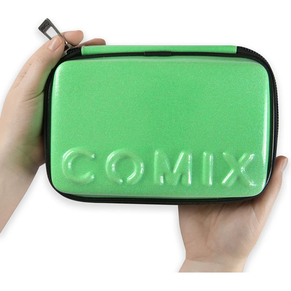 Astuccio COMIX Maxi Zip Glitter Cover Rigida con Maxi Logo in Rilievo, 21 x 14,5h x 6,5 cm – Colori Assortiti